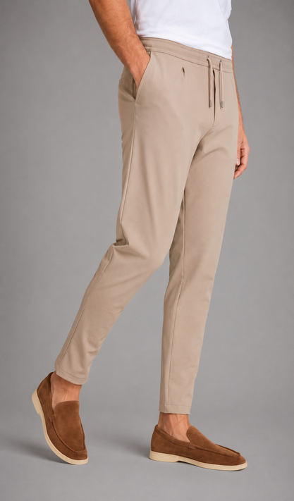 Chino Broek Tapered heren – tapered fit, gedragen door model