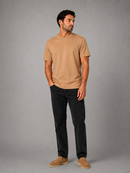 Mace T-shirt Glans heren – kleur camel, gedragen door model